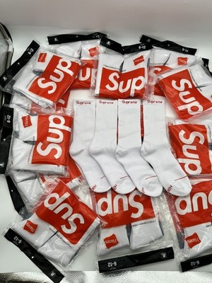 SUPREME/ HANES WHITE SOCKS/ TWO PAIRS IN PACKAGE / BRAND NEW 