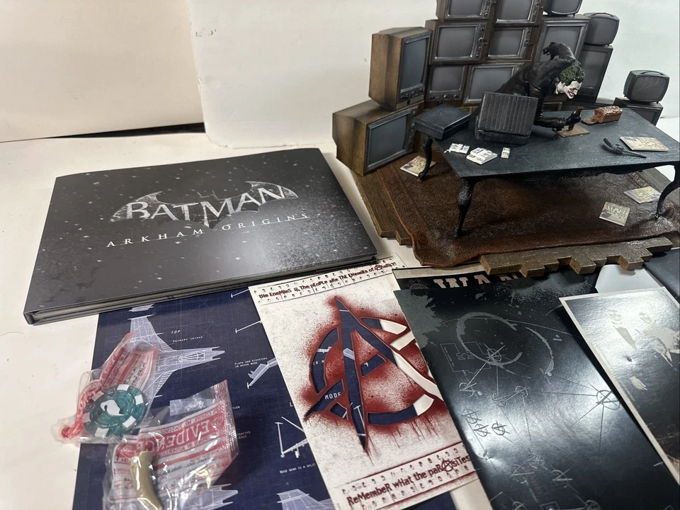 Batman Arkham Origins Joker Edición Coleccionista Estatua y Más (Caja Dañada) Foto 3 de 4