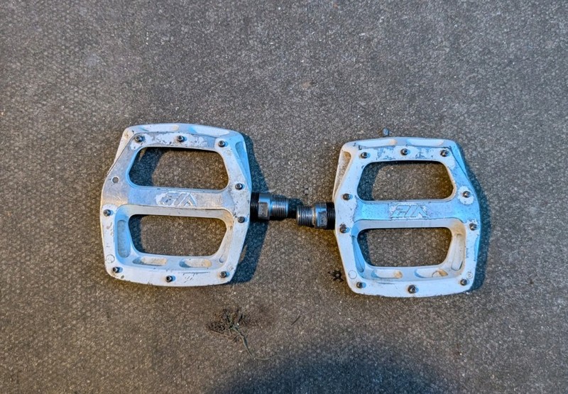 Dmr V12 Pedals White Mtb Platform Flat