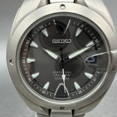 SEIKOパーペチュアルカレンダー8F32-0040チタンクォーツメンズ稼動品