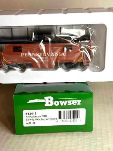 BOWSER #43419 P.R.R. N-8 Caboose #478158 con antena de teléfono de tren H.O. 1:87 | Zustand: New