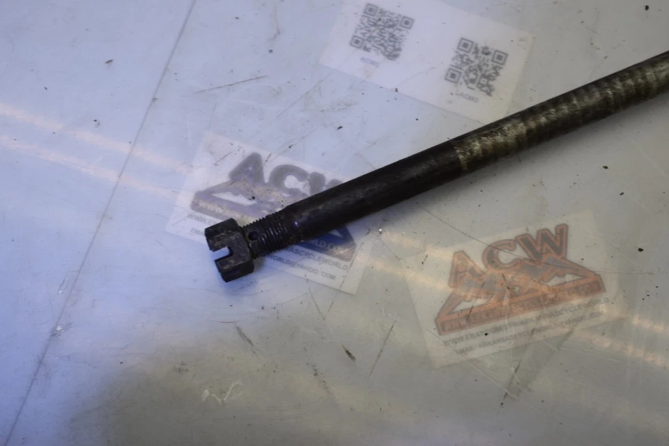 Parafuso de eixo de roda traseira DC8 com porca 2005 Suzuki Boulevard VL800 800 VL C50 05 - Imagem 2 de 4