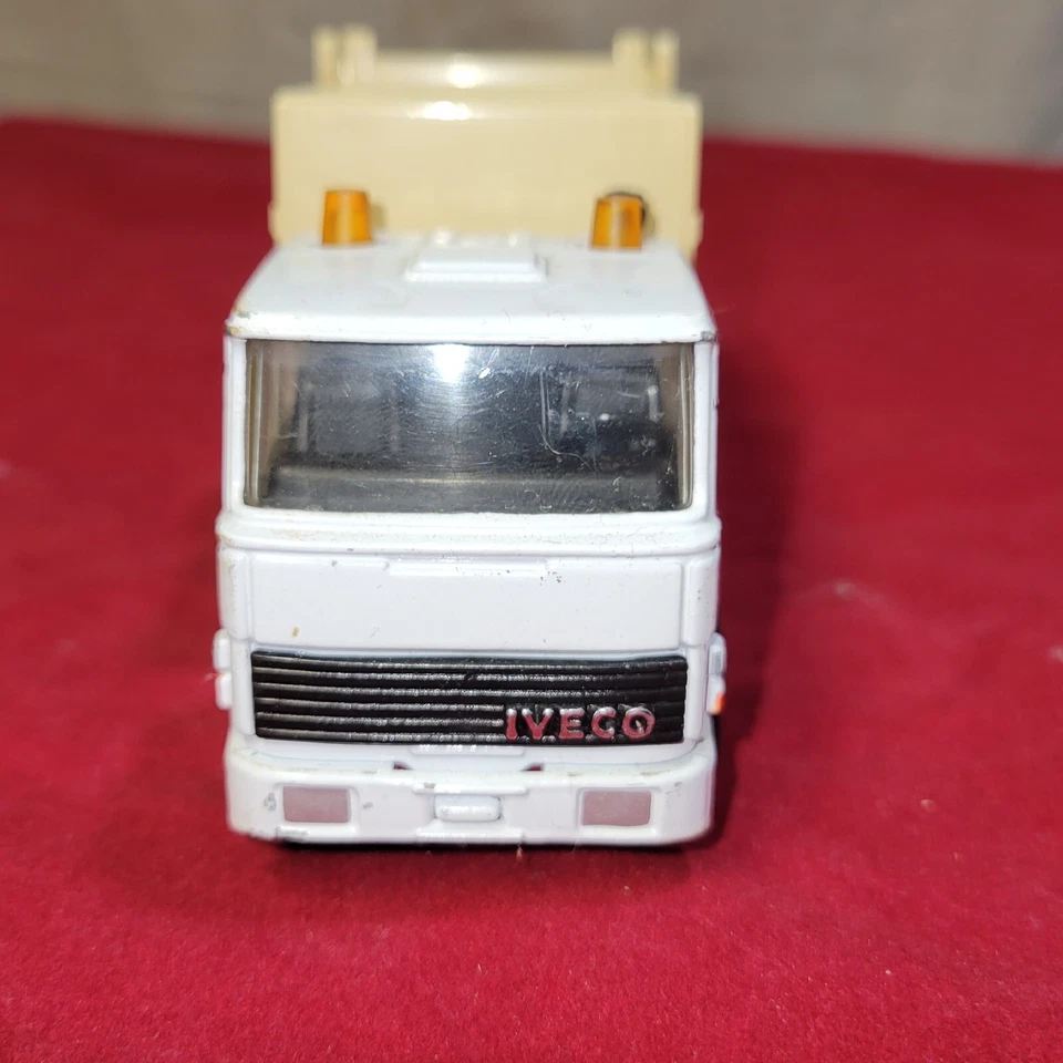 Vintage Matchbox Super King Series,Sanitation Truck, Dumping Bed,sliding Ramp - Image 4 of 4