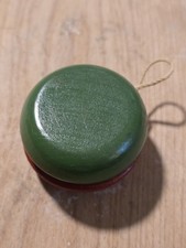 Vintage Wooden Yo Yo - Green/Red Smaller Size