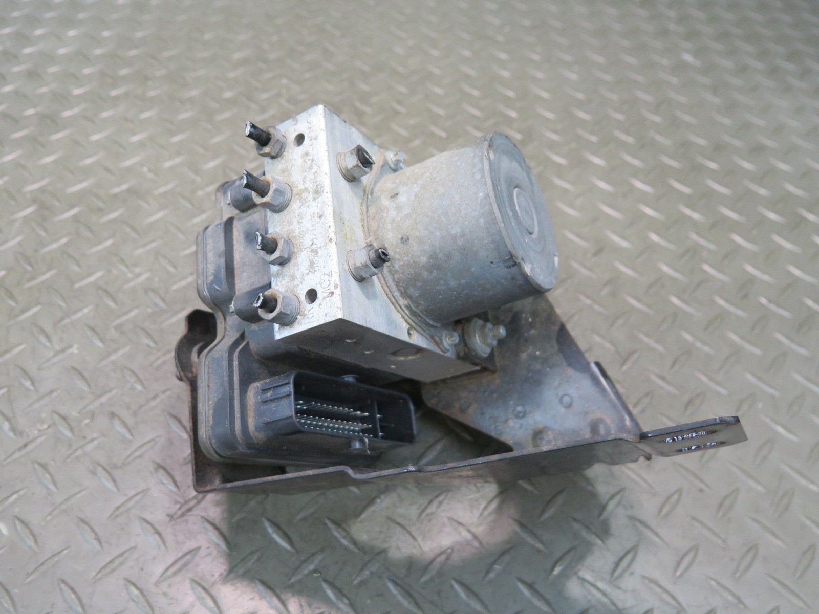 2017-2020 MASERATI LEVANTE M161 ANTI LOCK BRAKE ABS PUMP MODULE 6700352860
