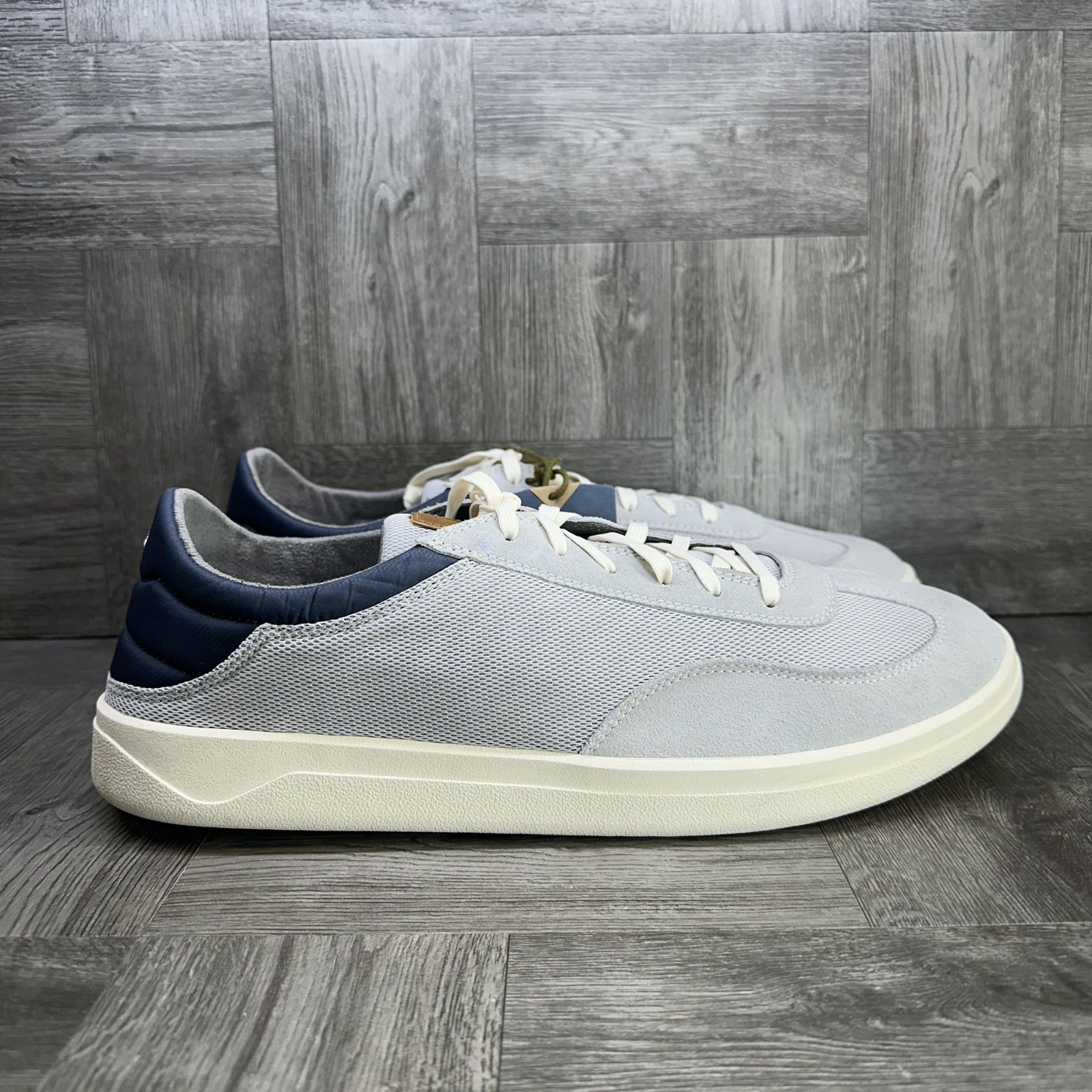 Olukai Punini Men's size 11 Light Grey Suede Causal Shoes