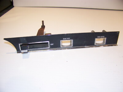 1967 CHRYSLER NEWPORT CUSTOM VENT, REAR VENT, REAR DEFOG BEZEL OEM #30503C