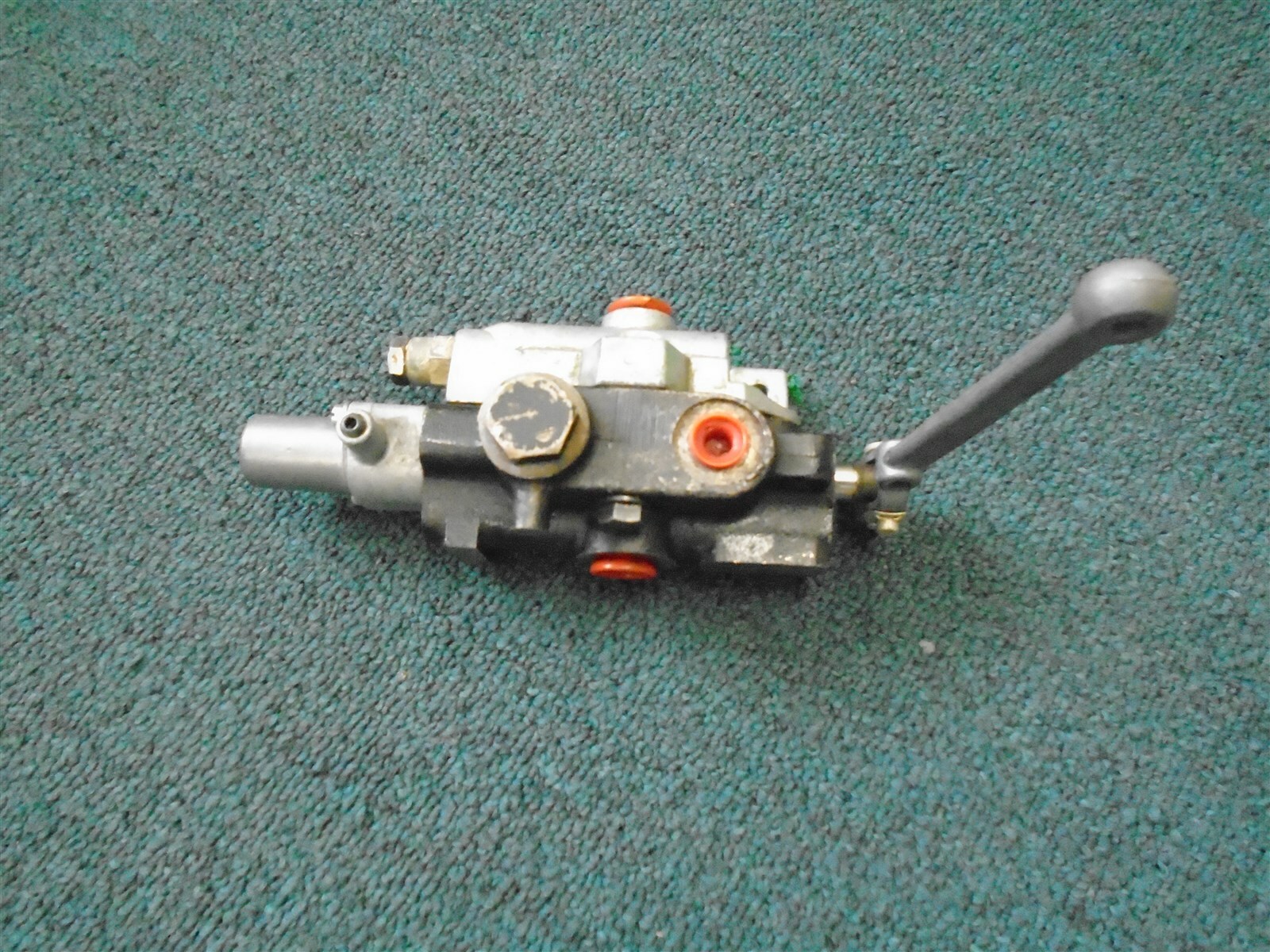 Купить 7009000201 hydraulic valve single acting NEW 3/8" 1/4 на