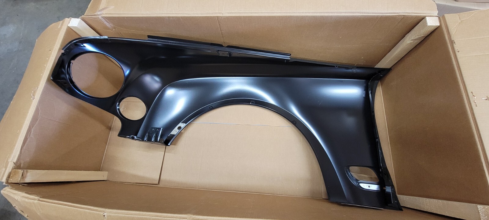 BENTLEY MULSANNE FRONT RIGHT PASSENGER SIDE FENDER WING OEM 3Y0821018 NEW