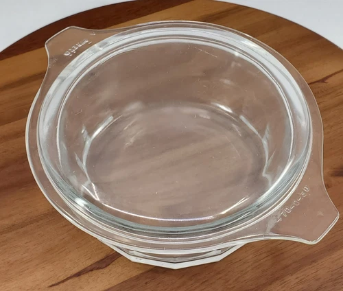 PYREX Tab Handle Lid and dish 470-C-30