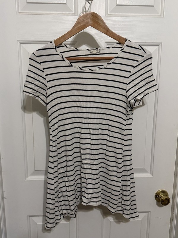 Eyeshadow Black/ White Striped Tunic Top Tee Shirt Size M Medium