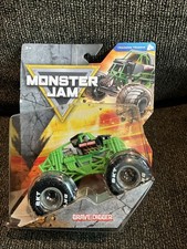 Spin Master Monster Jam Grave Digger Training Truck Chase