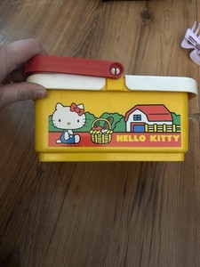 Vintage 1983 Sanrio Hello Kitty Plastic Lunch Box CBS Toys Yellow White Basket