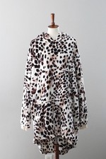 THE COMFY DREAM Oversized Microfiber Wearable Blanket : Light Leopard Print