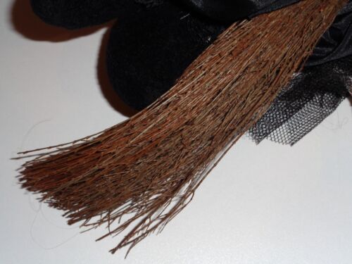 Sawley Fine Arts Witches of Pendle Black and White Tizzy Flying Witch, 35cm. - Picture 5 of 9