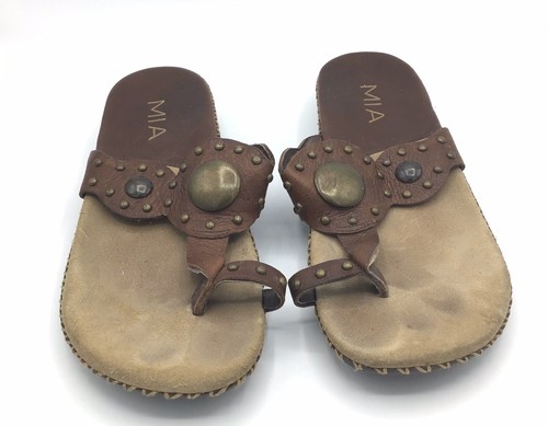 Mia Brown Leather Thongs Sandals Flip Flops Size 9M Embellished Comfortable