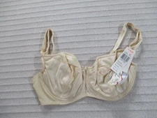 Vintage Vanity Fair Women Bra 34D Beige Wired 2 Clasp Solid Soft Stretch Strap