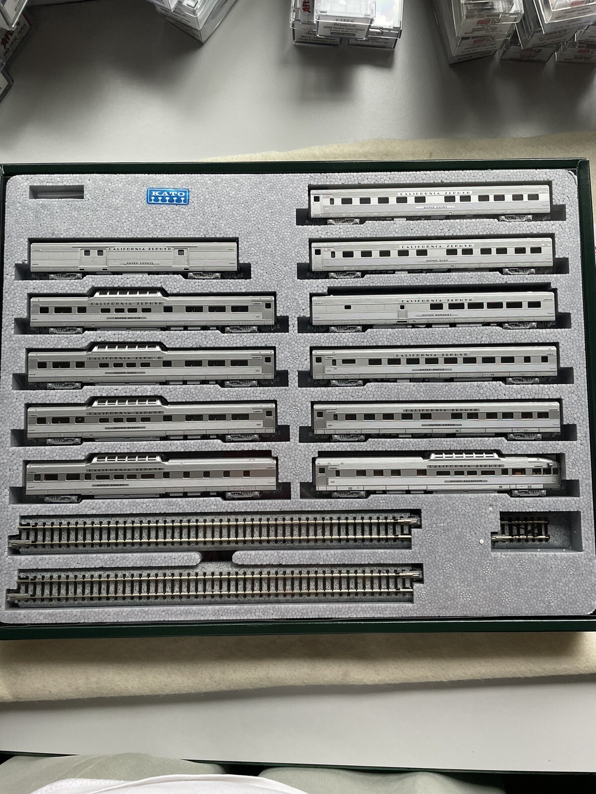 KATO NScale California Zephyr 11 Car Set with Unitrack Item No. 106