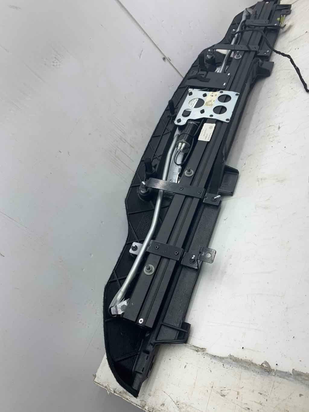 2014-2019 MASERATI QUATTROPORTE M156 REAR SUNSHADE W/ 3RD BRAKE LIGHT 670013815