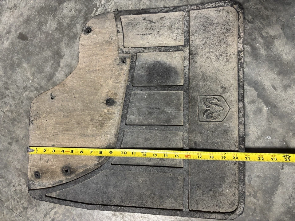 dodge ram 3500 oem mud flap 2004 - Image 4 of 4