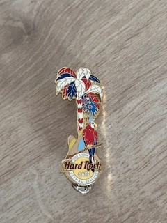 D47: Hard Rock Cafe 4th July 2004 Cayman Islands pin.