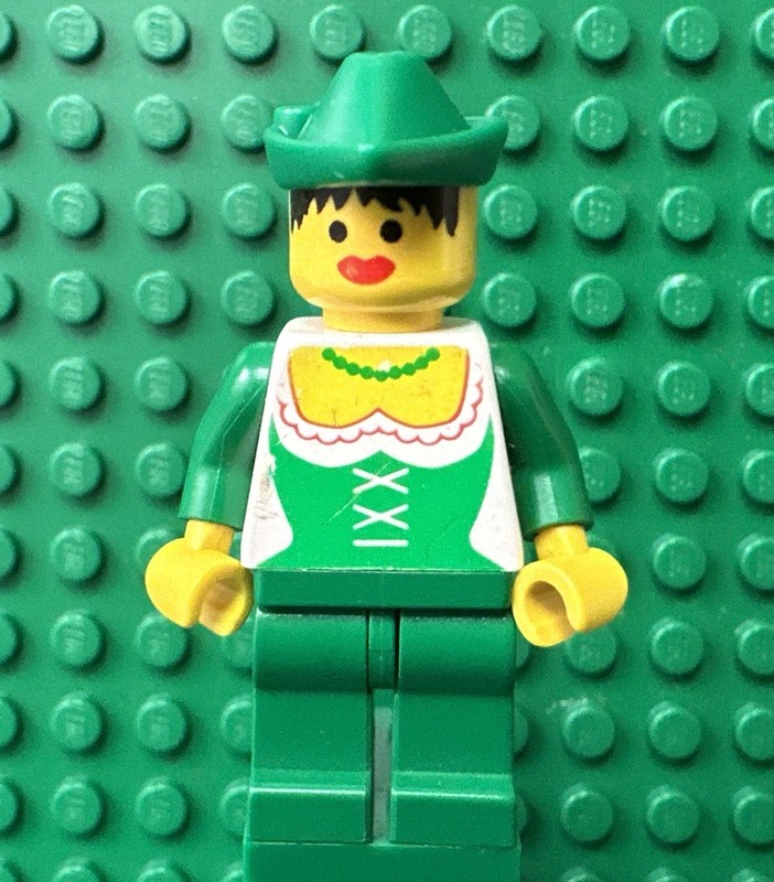 Lego Vintage Forestwoman Minifigure Original cas319 6071 Forestmen Hat