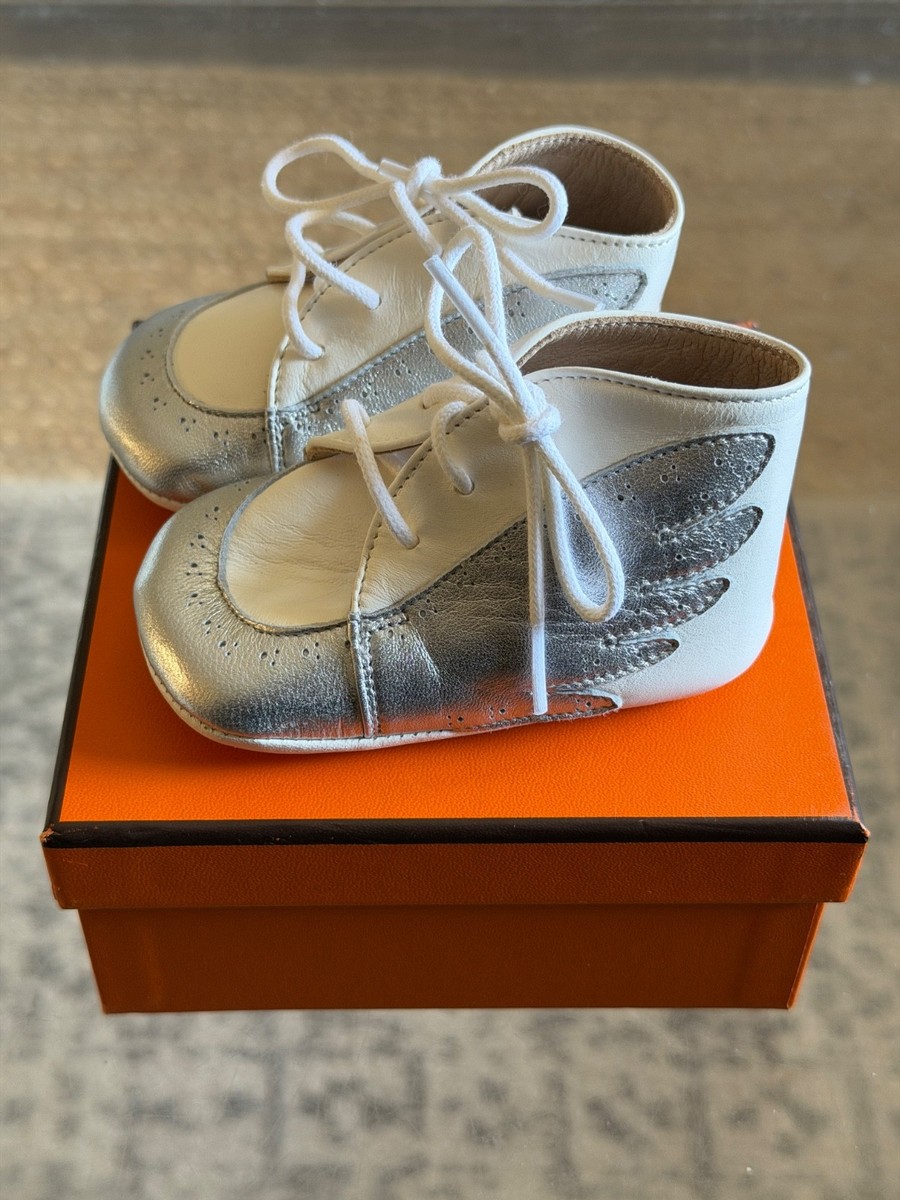 RARE Hermès Lambskin Baby Shoes (Size 18) – White with Silver Cap 