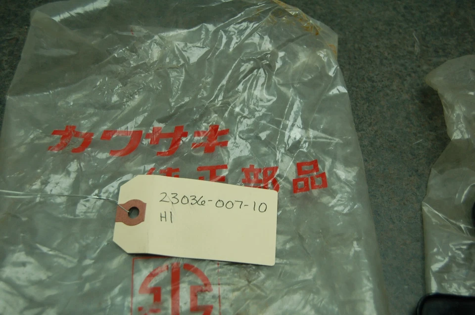 NOS Kawasaki 23036-007-10 LICENSE PLATE BRACKET METAL H1 F9 F8 F7 F6 F5 G4 MACH - Image 2 of 4