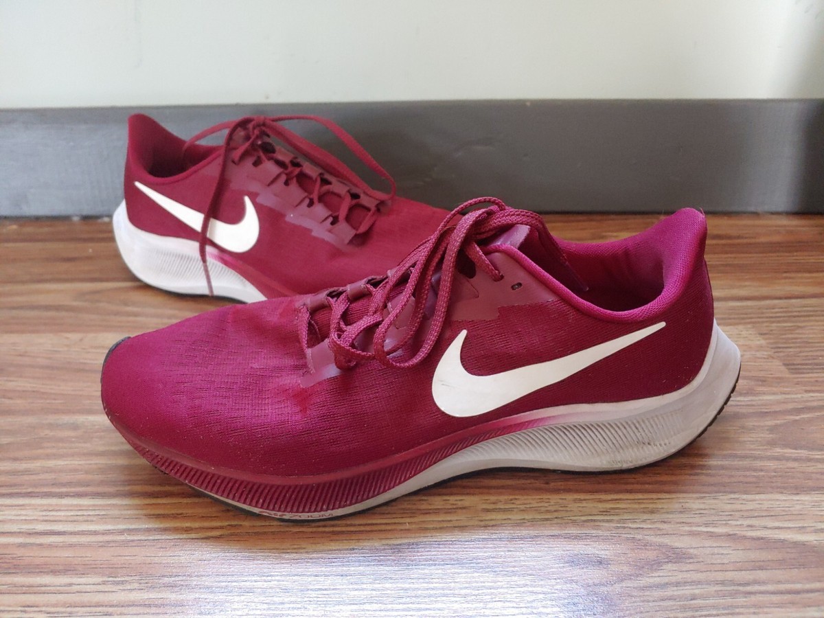 nike pegasus maroon