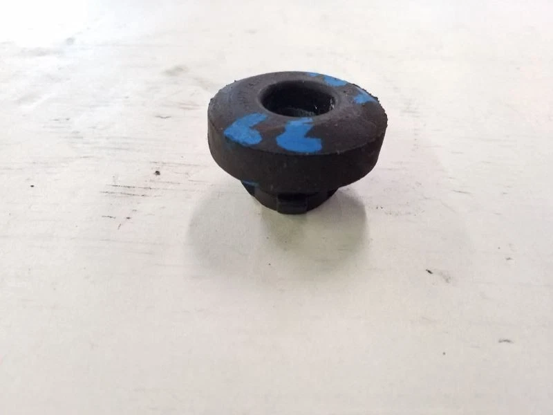 Buje de ojal inferior del radiador | Se adapta a Volkswagen Passat 1998-2001 Foto 3 de 4