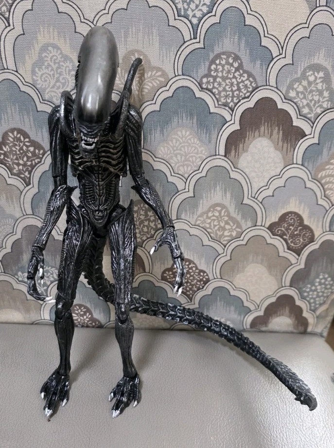 NECA Aliens Warrior Series 7 AVP Black Xenomorph 7" Action Figure