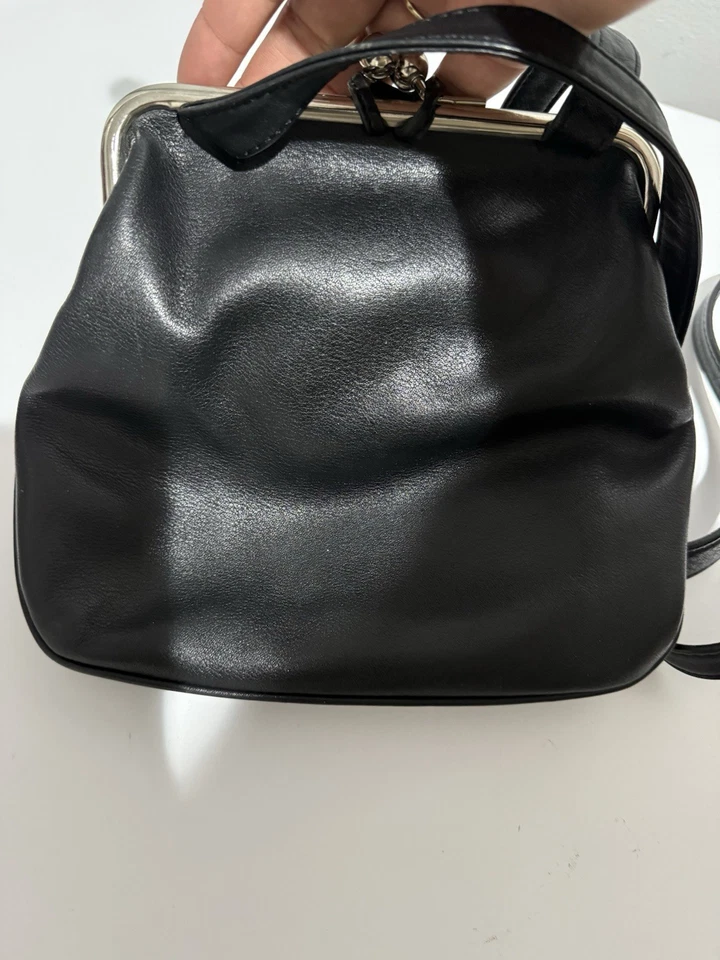Bolso de mano de cuero hecho a mano doble Kisslock Etienne Aigner de colección negro Y Foto 3 de 4