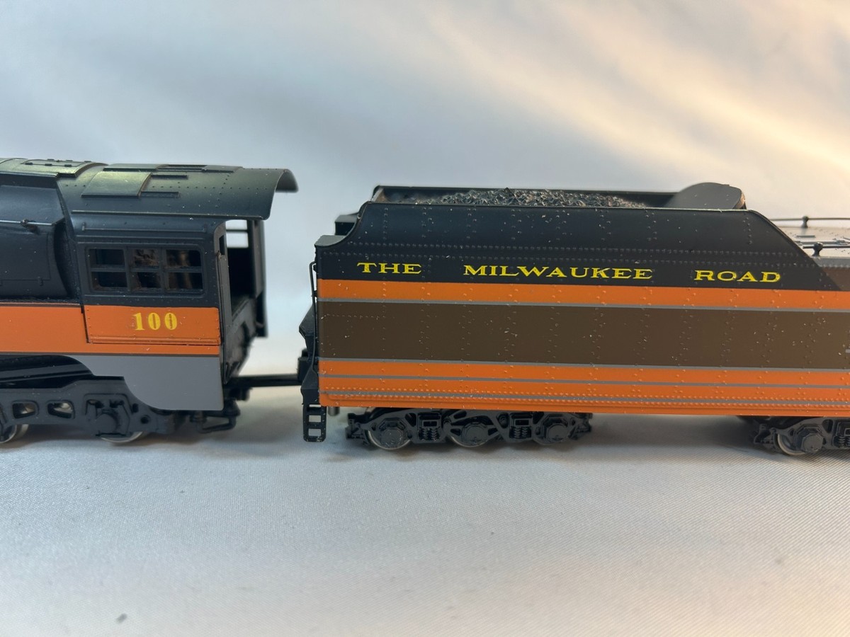Rivarossi 1580 HO Scale 4-6-4 Hudson F-7 Locomotive, The Milwaukee
