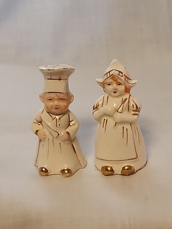 Vintage Occupied Japan Dutch Couple Baker Salt And Pepper Shakers Gold Details