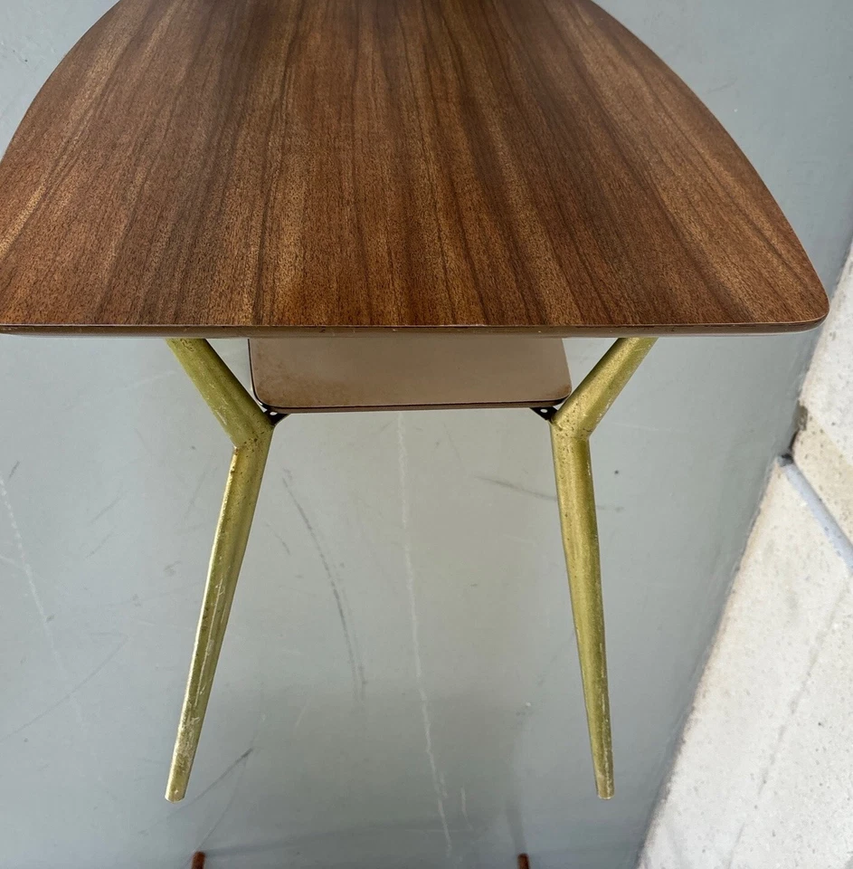 Mesa auxiliar/centro moderna Mid Century patas de aluminio tapa de formica Foto 4 de 4