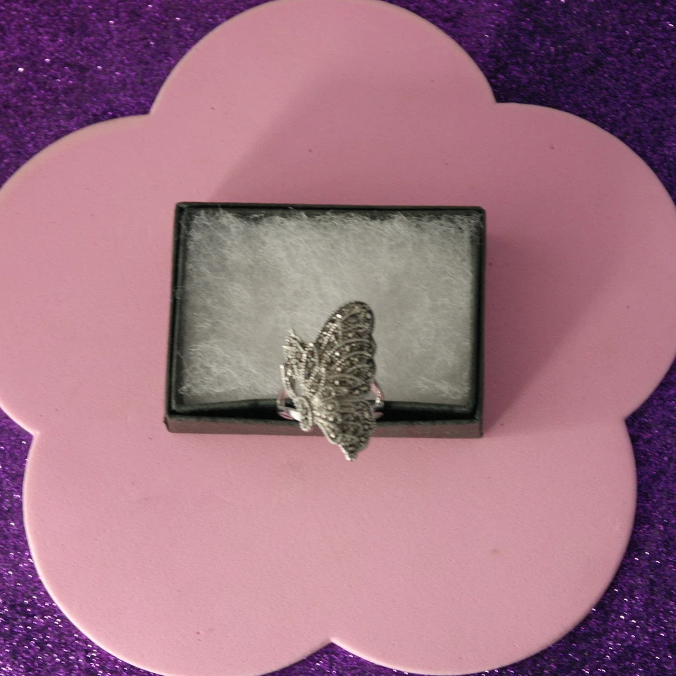 Hermoso anillo relleno de oro de 18 kt con Marcasite 5.1 gr.Size N - P en caja de regalo Foto 3 de 4