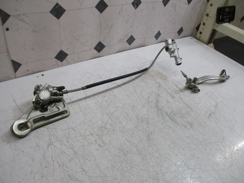 Ktm 520 400 250 exc 2005 05 Rear brake caliper master cylinder pedal line hose - Image 3 of 4