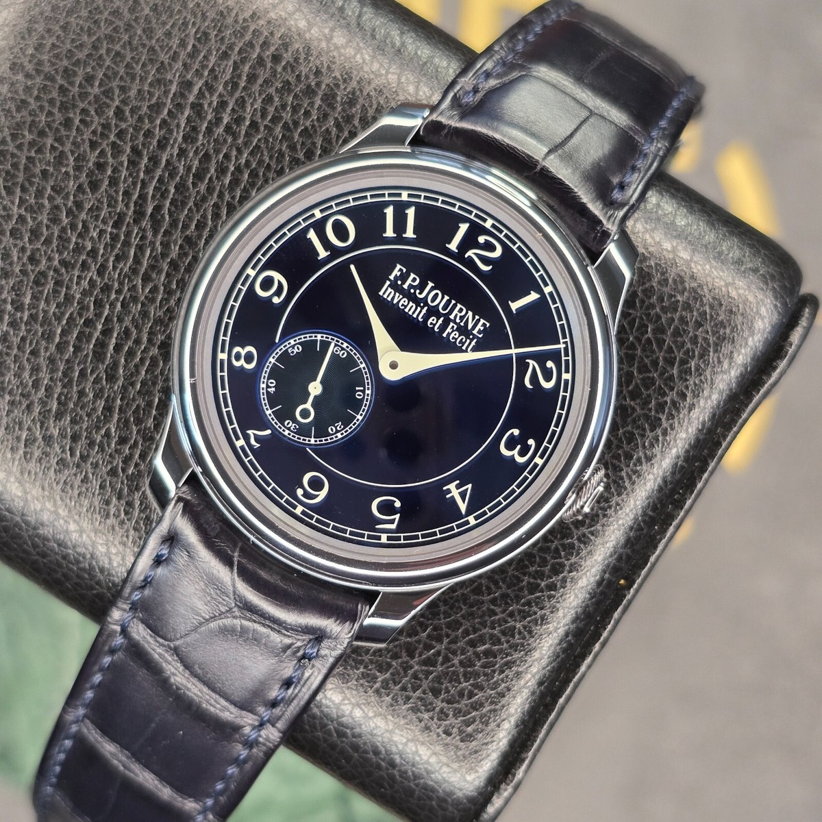 MINT JOURNE SOUVERAIN CB CHRONOMETRE BLEU 39MM TANTALUM BLUE DIAL B&P