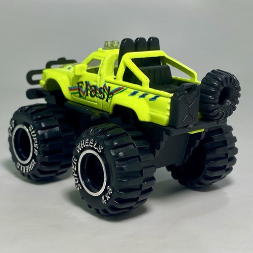 Pioneer Toyota Hilux 4WD 4x4 SR5 1:64 Diecast Pickup w/ Oversize Tires - Picture 9 of 12