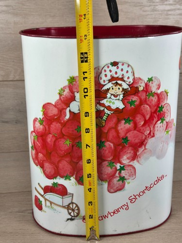 Strawberry Shortcake Cheinco Trash Can Tin Vintage Metal Bin Waste Paper Basket - Picture 8 of 9