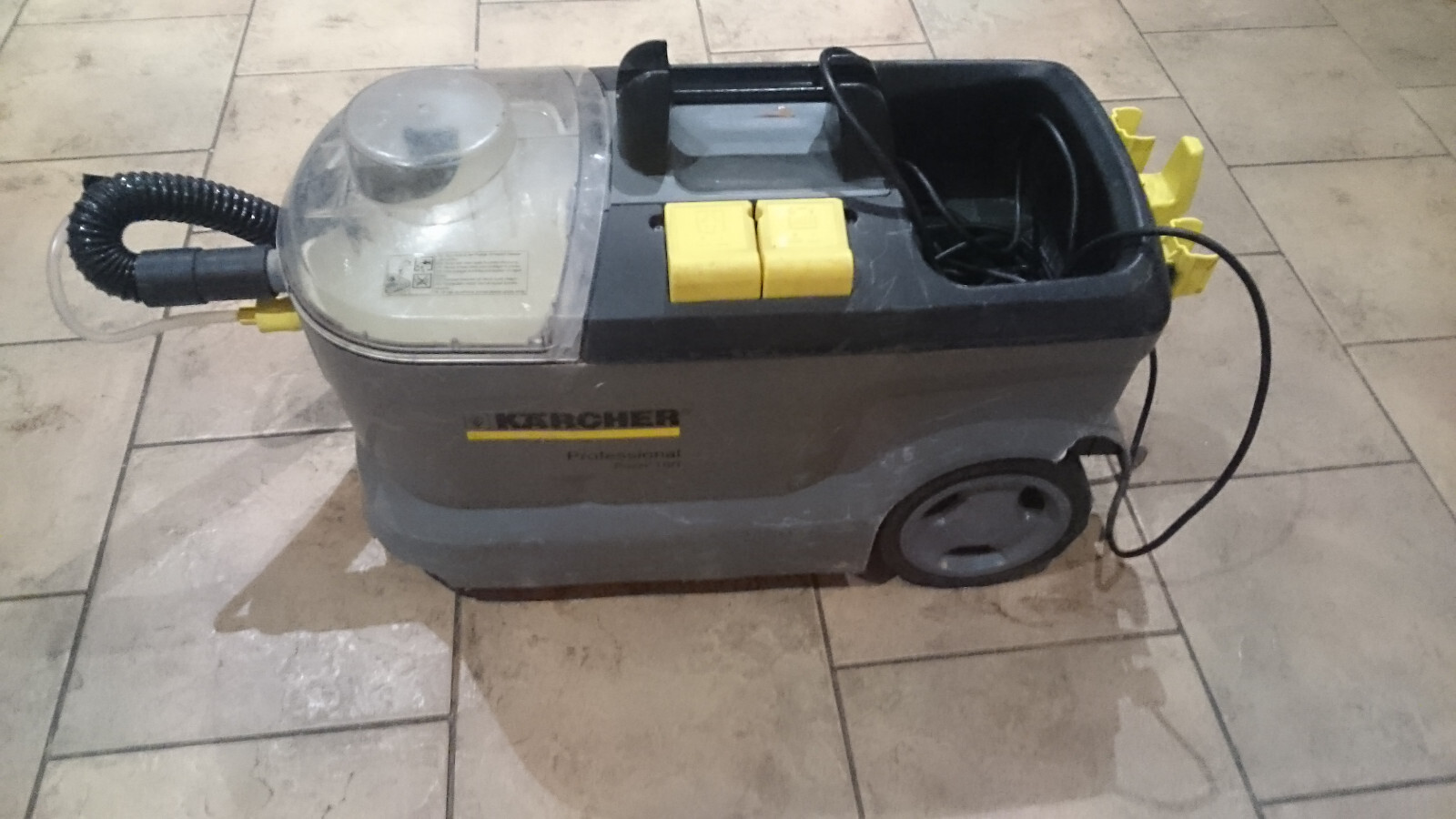 Bargain Kärcher Puzzi 10/1 240v Carpet Cleaner Valeting Machine in