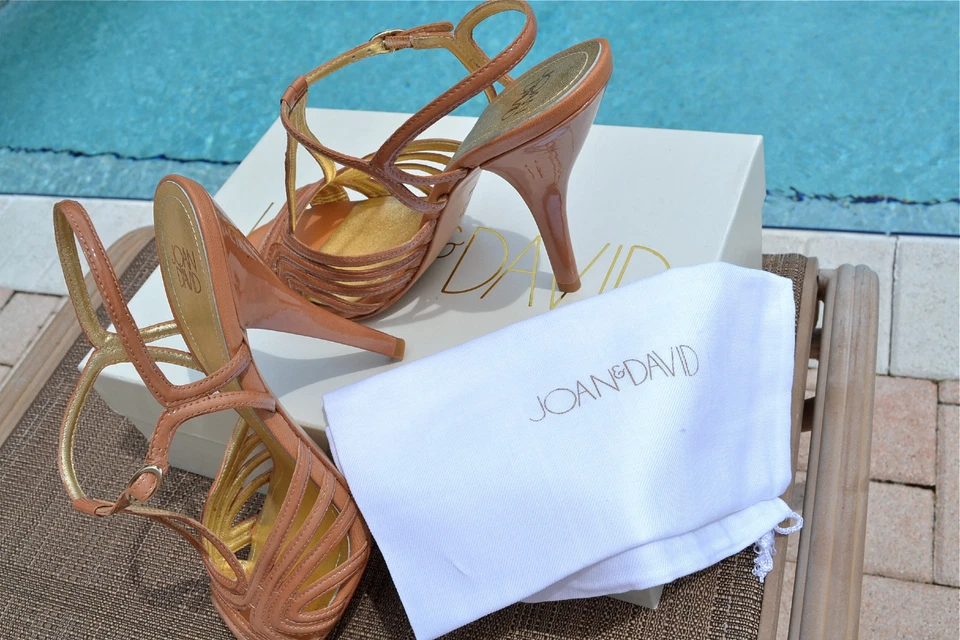 Sandálias salto alto couro envernizado nude Joan & David Damimo US$ 240 10 novas na caixa - Imagem 4 de 4