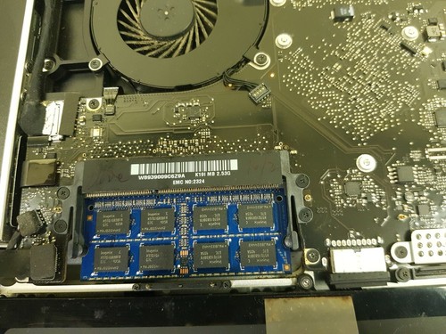 Apple MacBook Pro A128 15-Inch,Core 2 Duo 2.53GHz,2GB RAM, NOT POWERING ON. - Picture 7 of 12