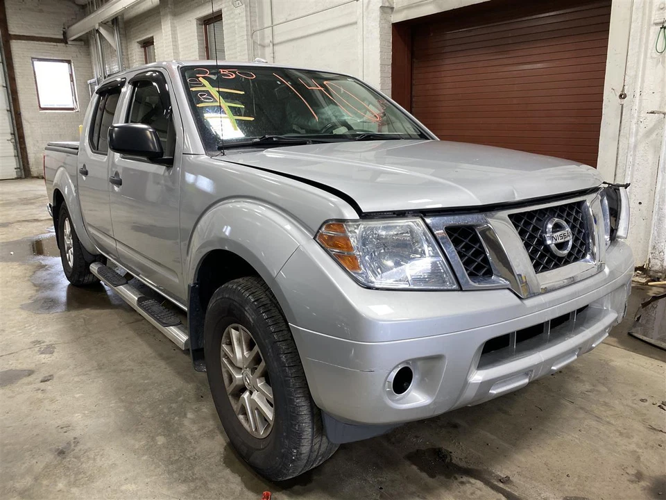 Used Front Center Interior Rear View Mirror fits: 2016 Nissan Frontier w/automat - Изображение 2 из 4