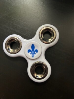 Fidget Spinner ''Fleur de Lys'' Quebec Tri-Spinner White and Blue