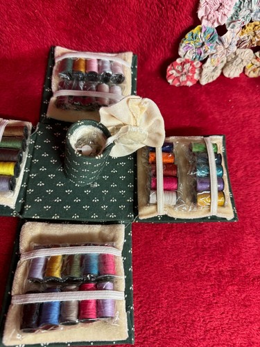 Singer Sewing Boith Minit Thread Spools Scissors Needles Pin Cushion Green Print - Picture 5 of 6