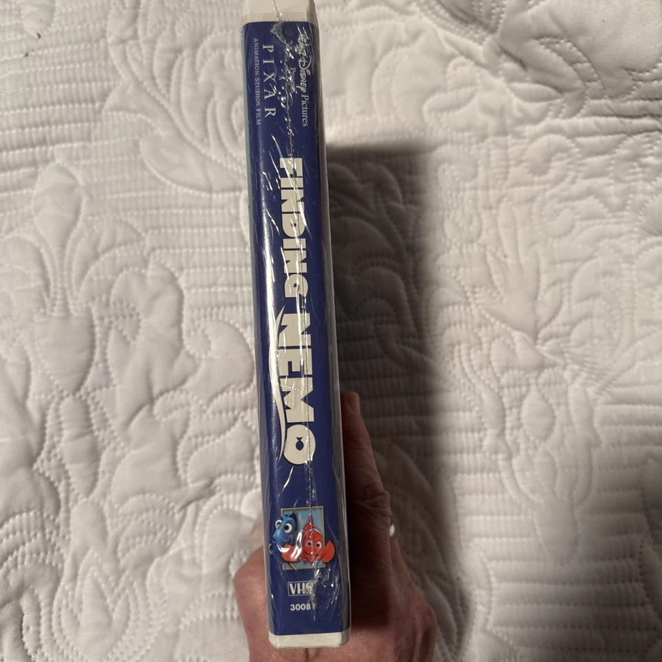 2001 VHS Tape Finding Nemo Walt Disney Pixar Movie Vintage - Image 2 of 4