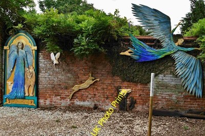 Foto A2 Raveningham Sculpture Trail 2020: 'Devotion' und 'Freedom' Ange c2020