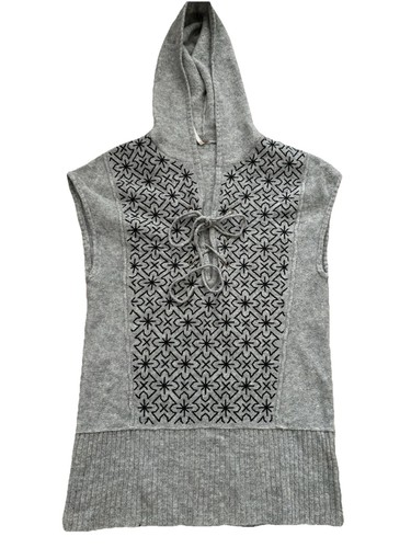 Free People Woman’s Hooded Vest Gray With Black Embroidered Design Size Small - Picture 2 of 9