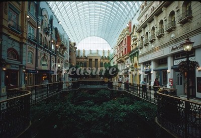 EUROPA BLVD GLASS ATRIUM EDMONTON MALL ALBERTA CANADA 1987 Kodachrome 35mm Slide